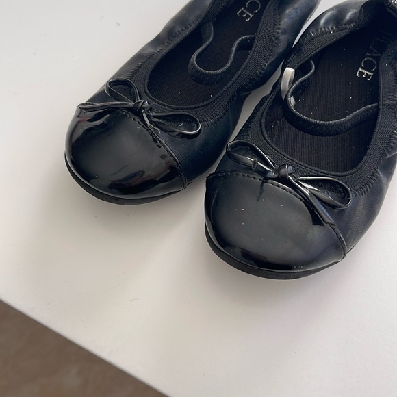 Children’s place Black Mary Jane toddler shoes - Picture 5 of 7